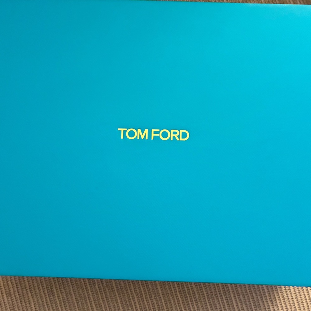 Tom Ford Turquoise Gift Box
With matching tissue and ribbon